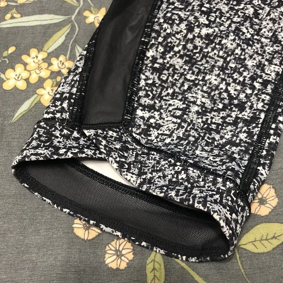 Lululemon Floral Patterned High-Waisted Ankle Pocket Leggings in Gray Size 8 - Picture 7 of 8